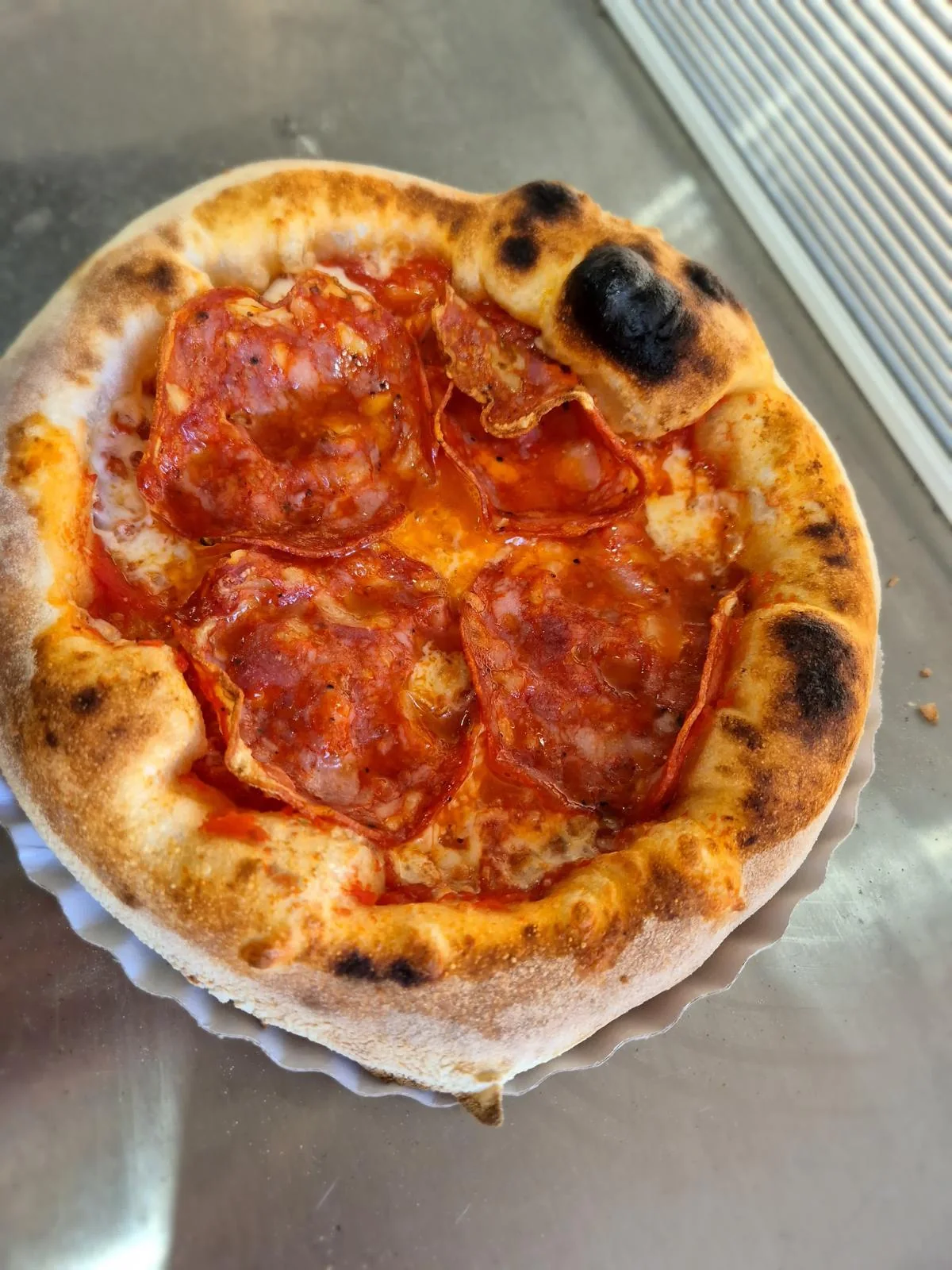 Pizza proaspăt coaptă pentru un eveniment